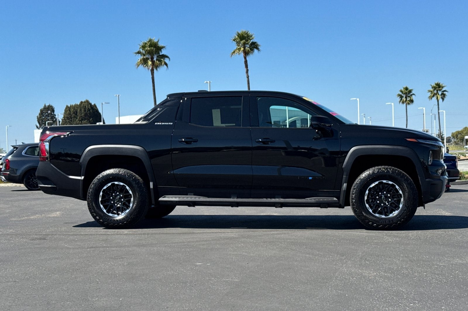 View vehicle photo 3