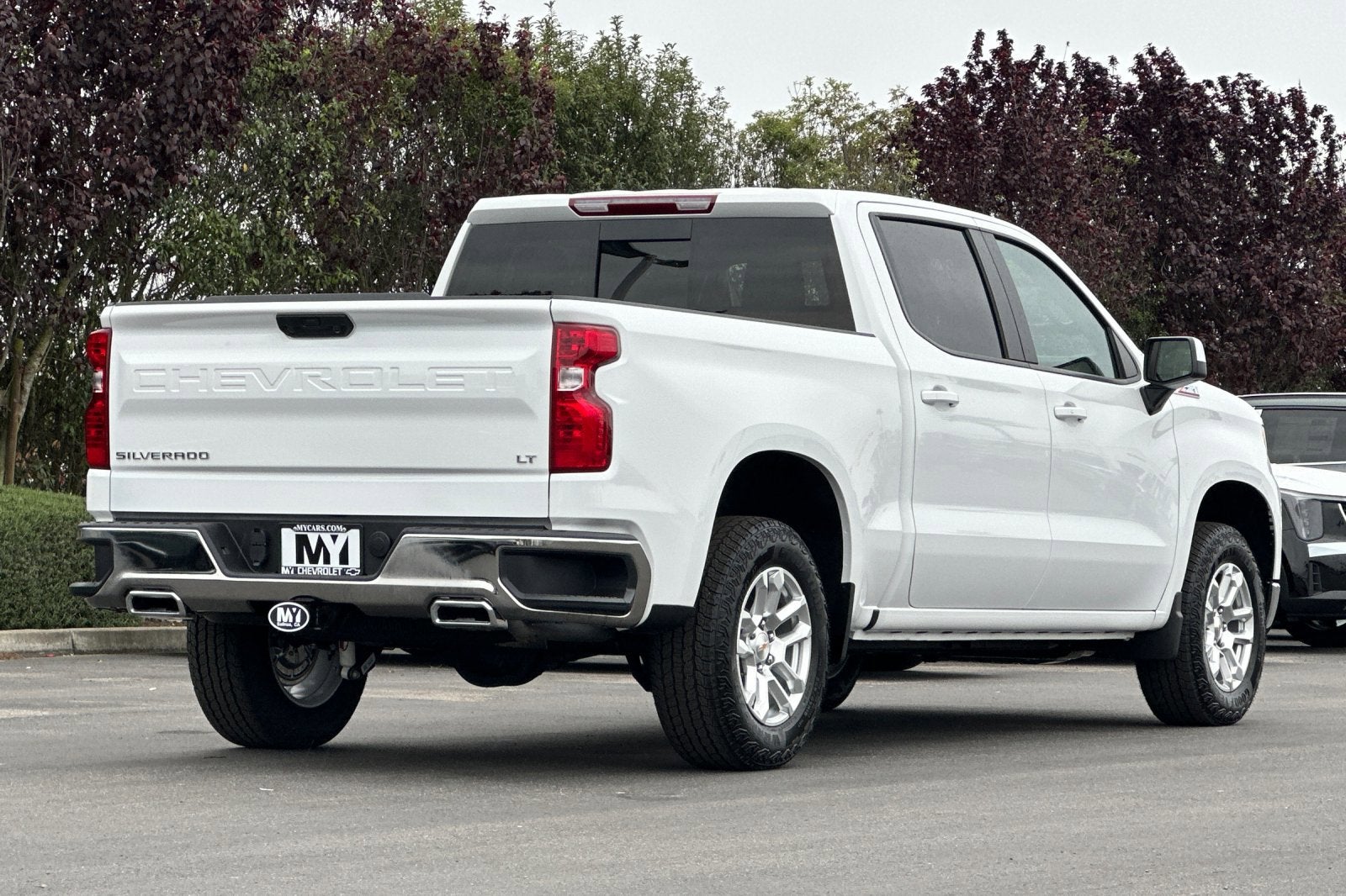 View vehicle photo 4