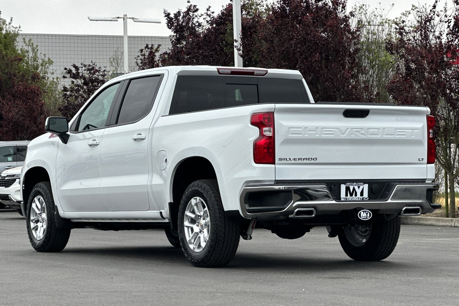 View vehicle photo 6