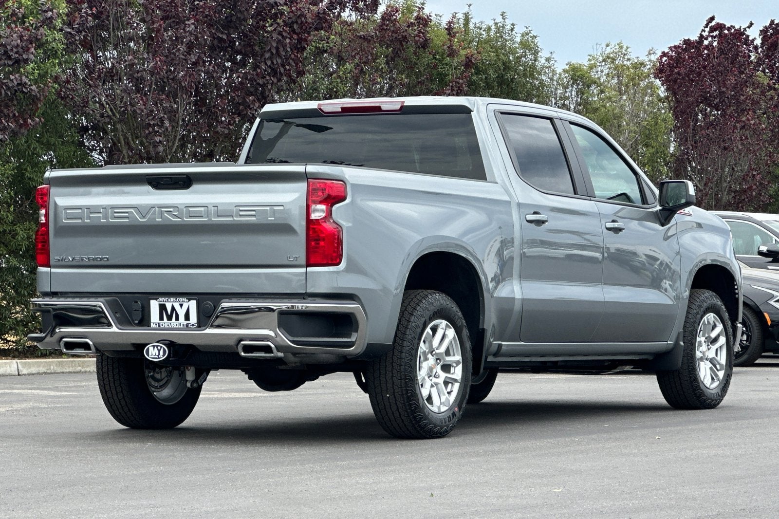 View vehicle photo 4