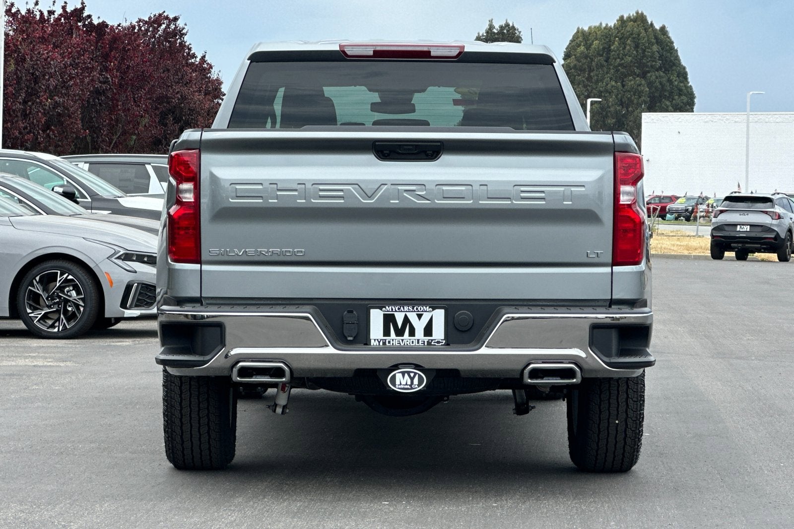 View vehicle photo 5