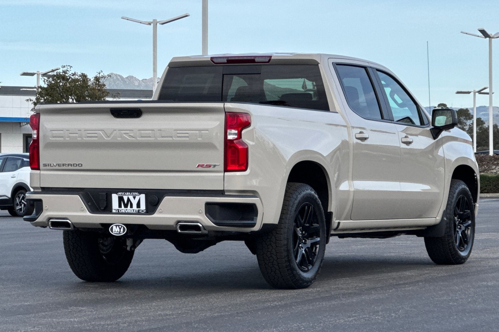 View vehicle photo 4