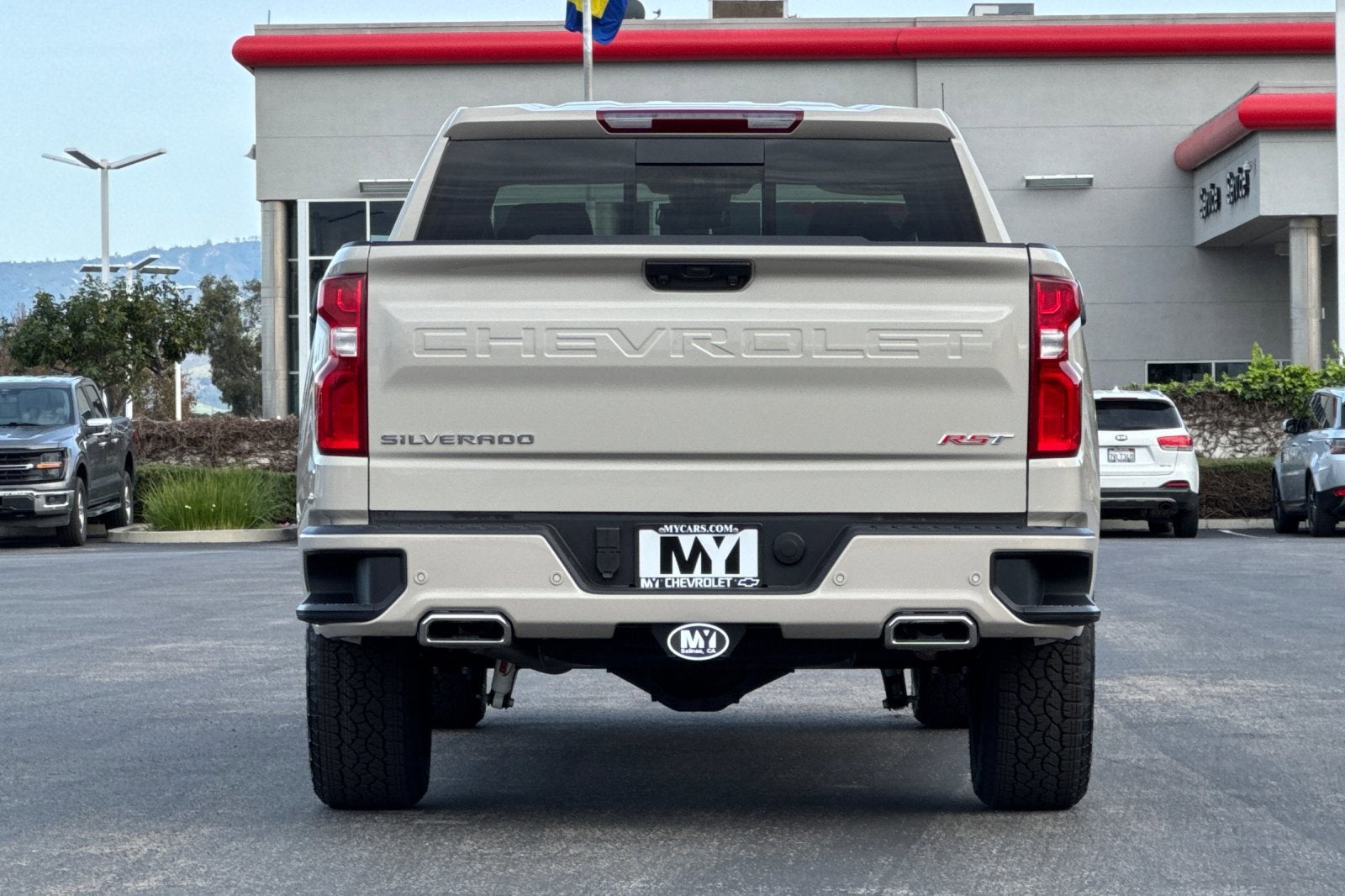 View vehicle photo 5