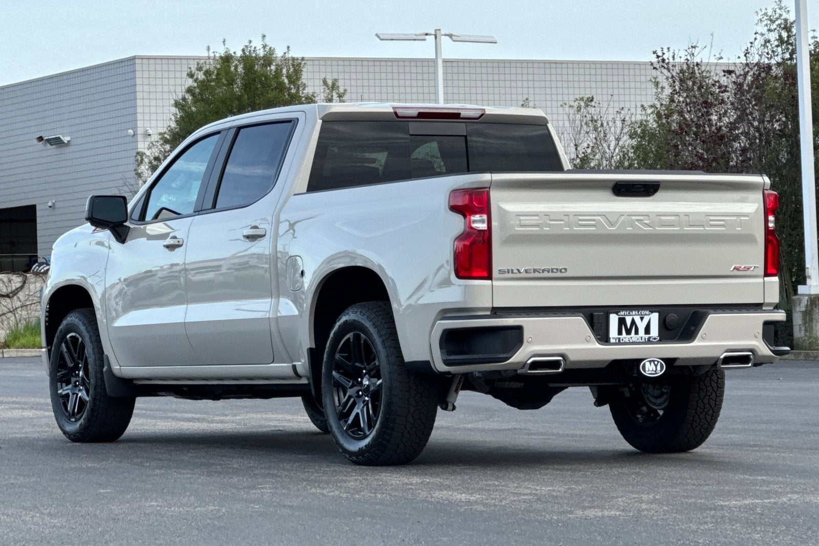 View vehicle photo 6