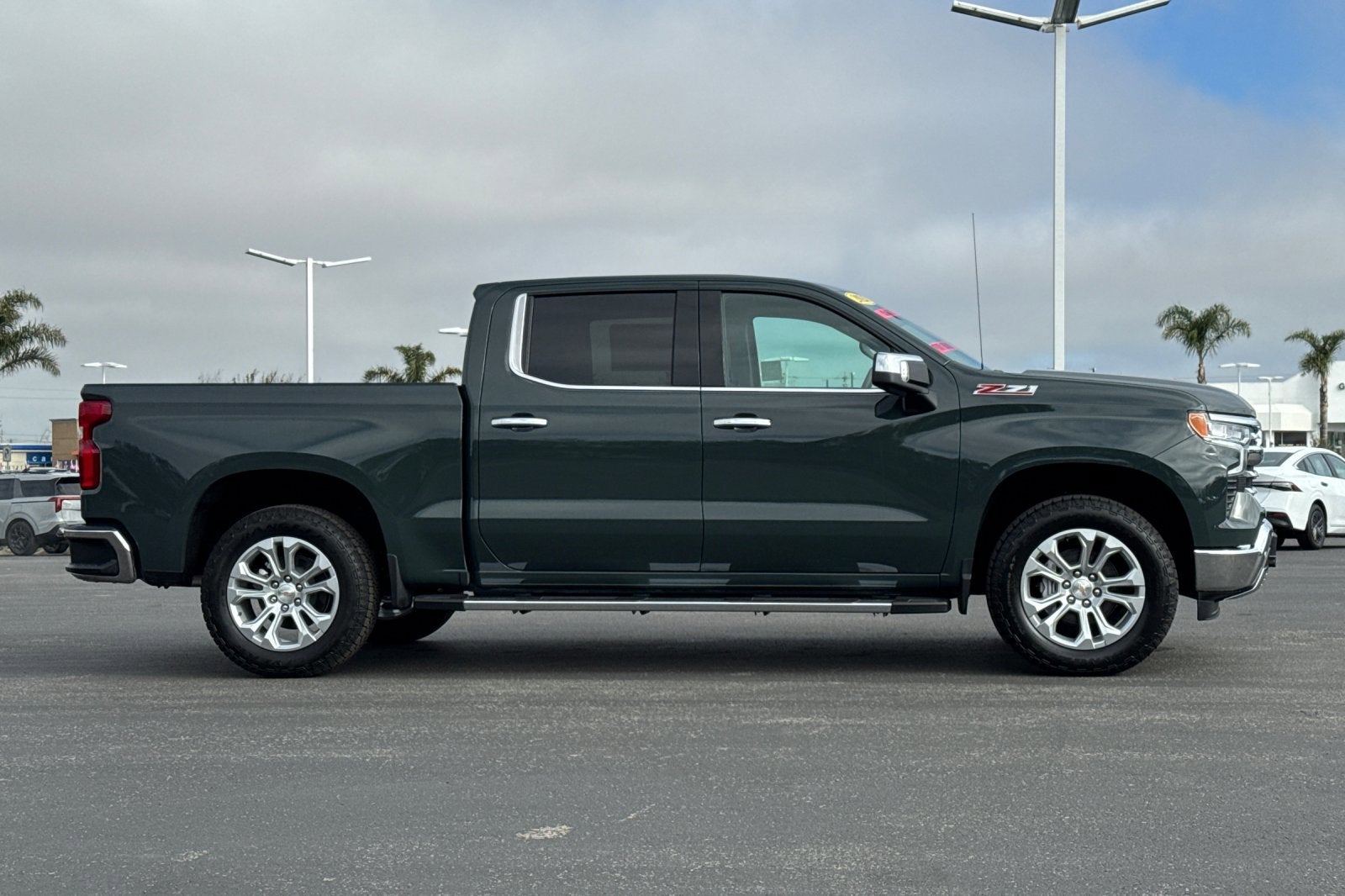 View vehicle photo 3