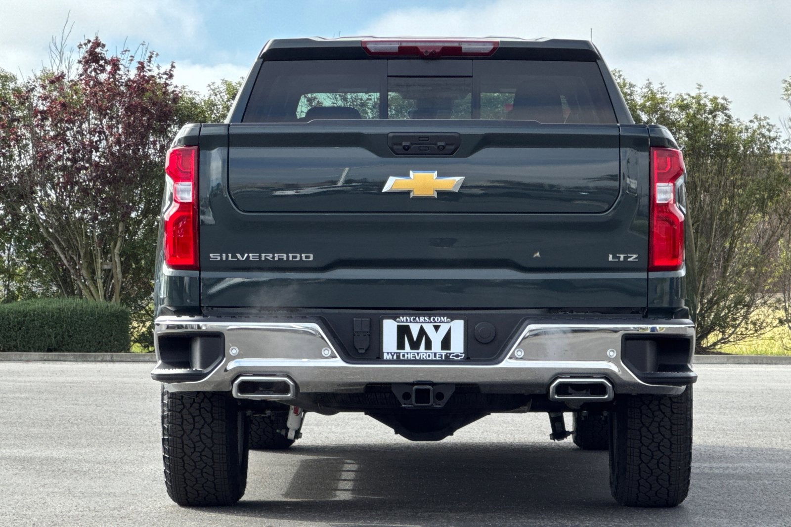 View vehicle photo 5