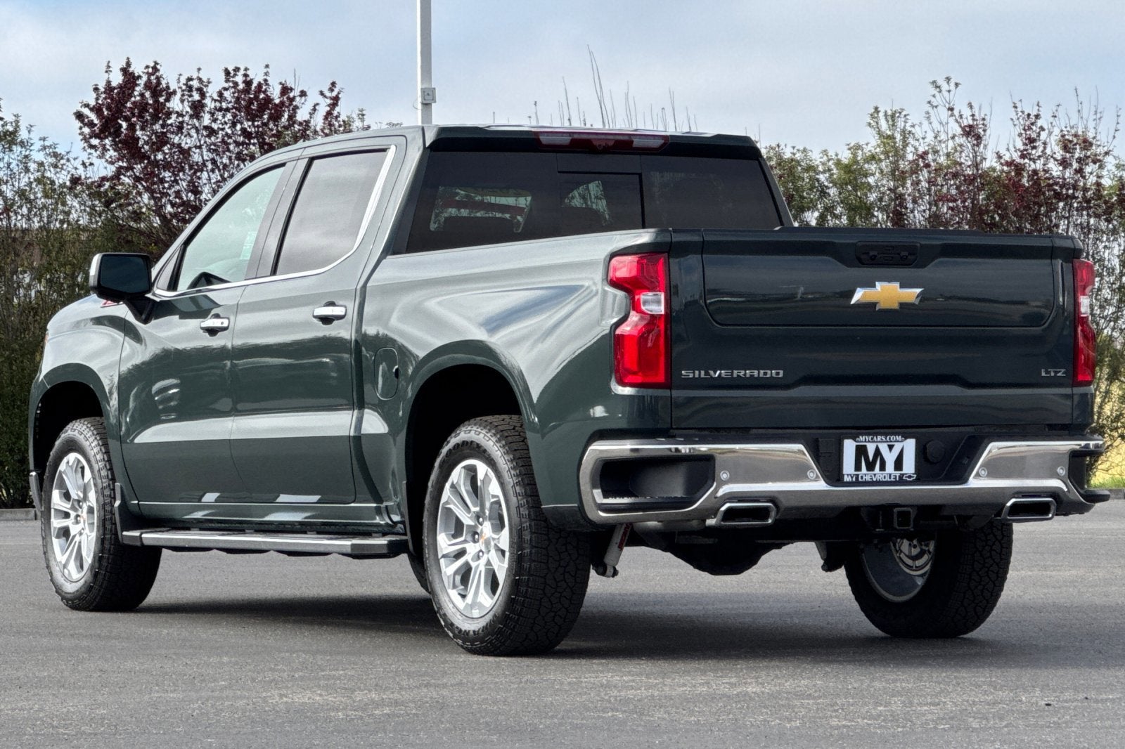 View vehicle photo 6