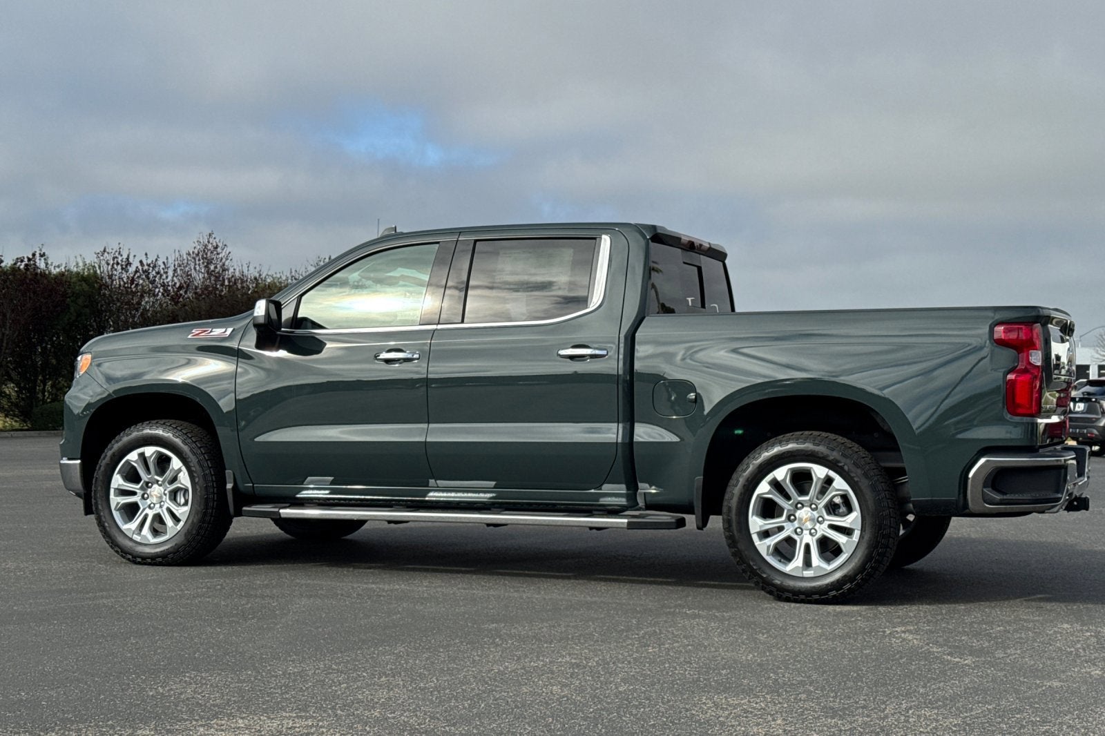 View vehicle photo 7