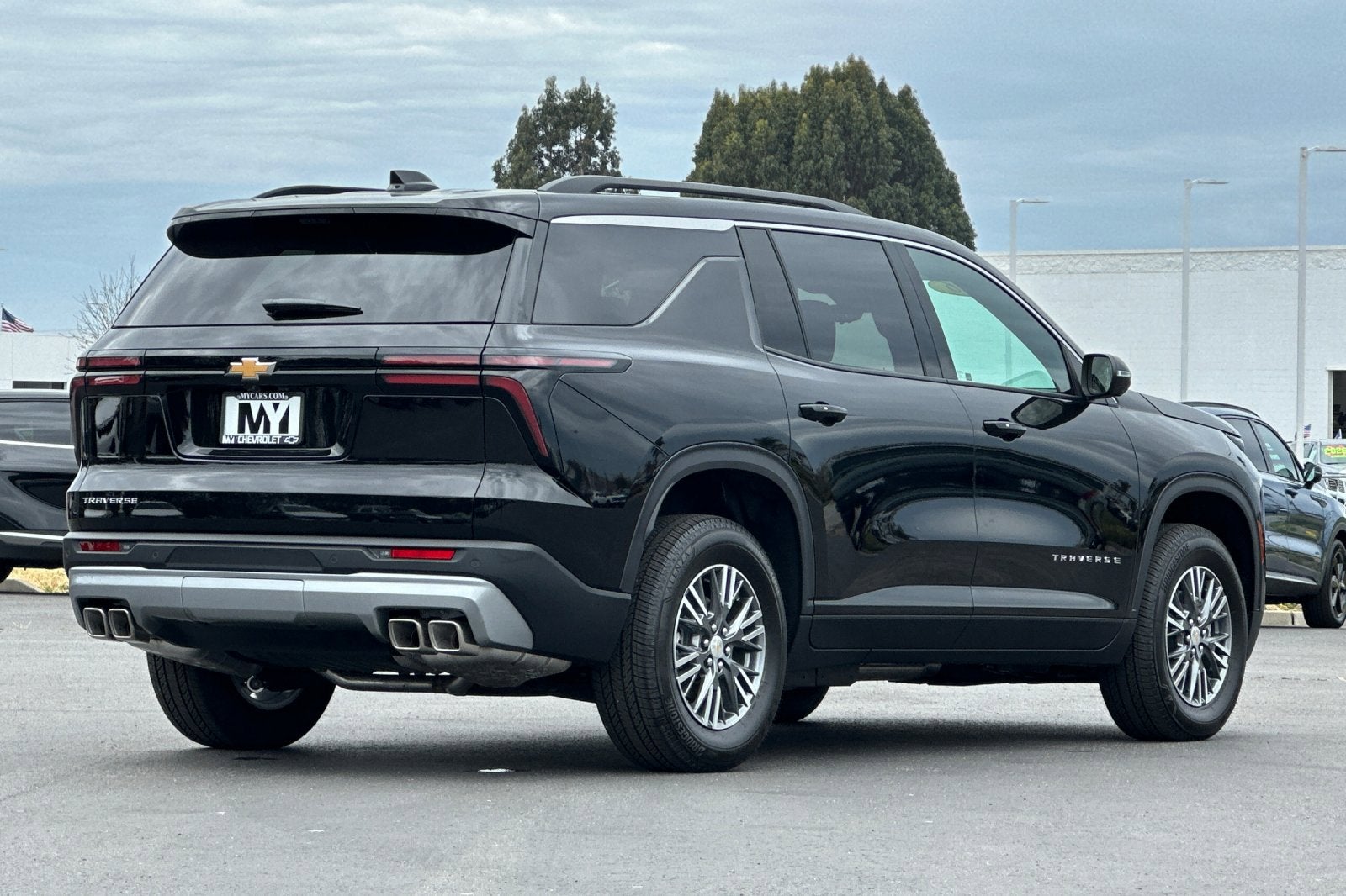 View vehicle photo 4