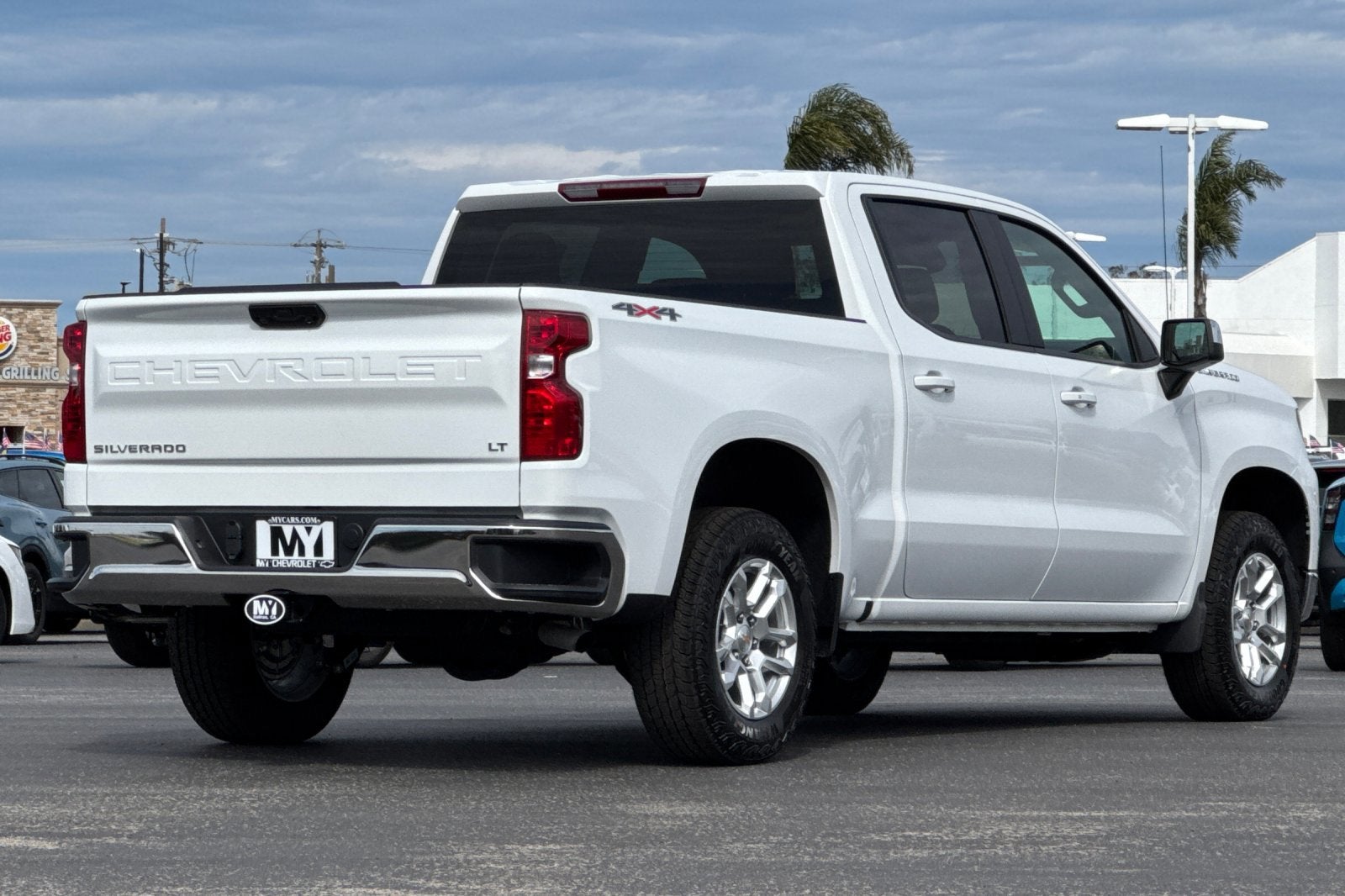 View vehicle photo 4