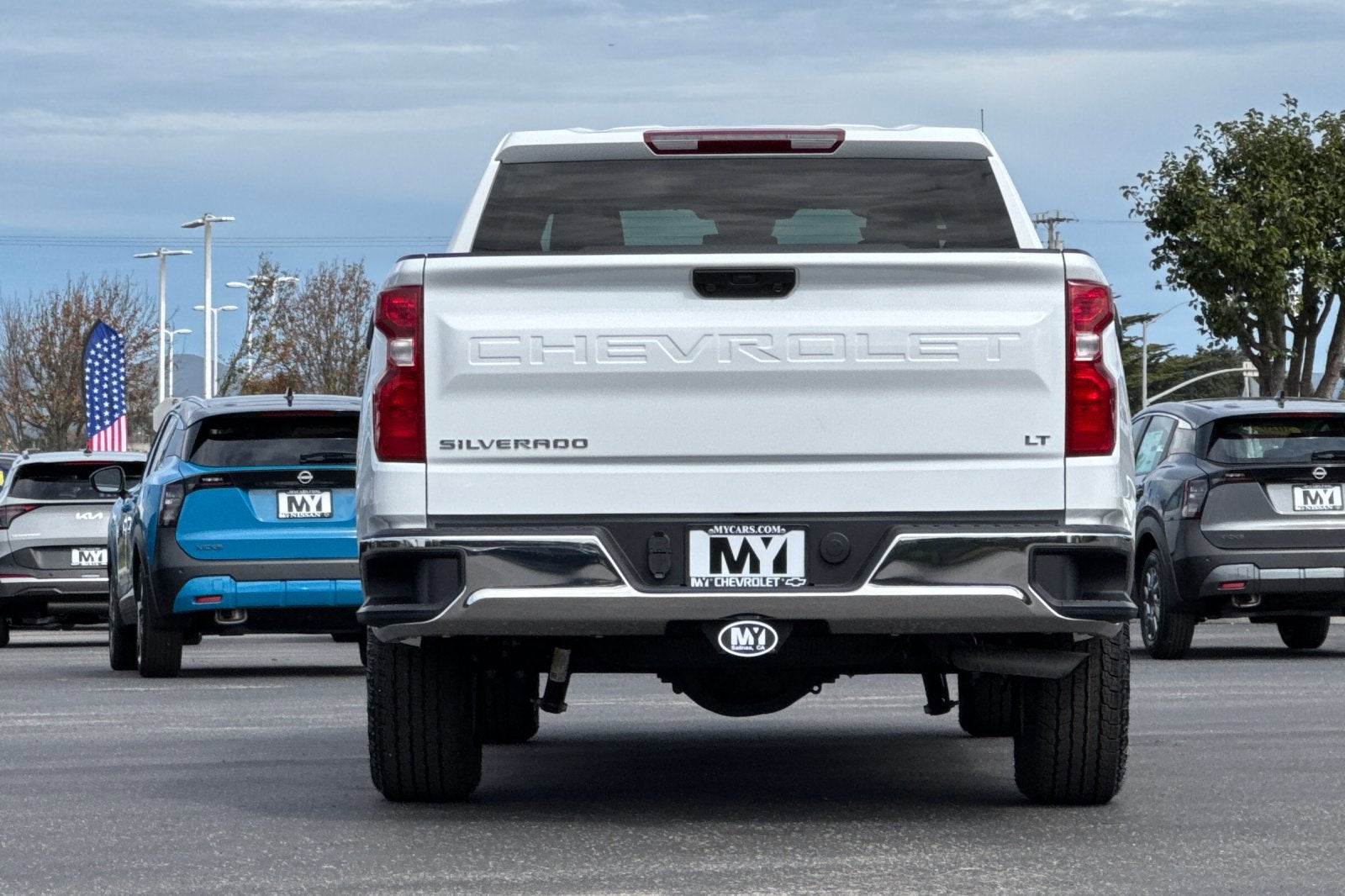 View vehicle photo 5