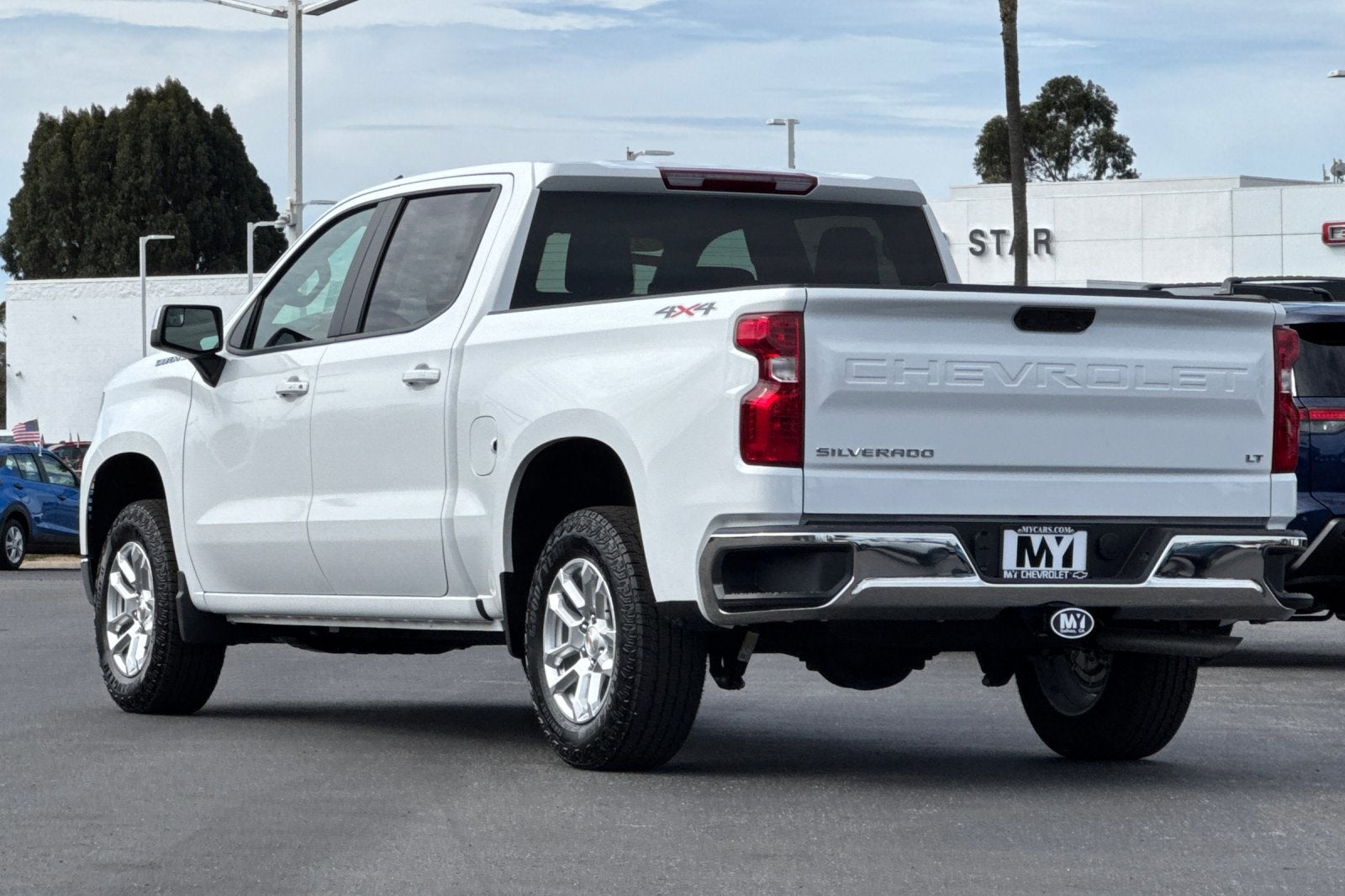 View vehicle photo 6