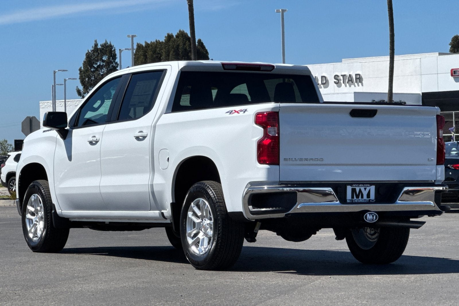 View vehicle photo 6