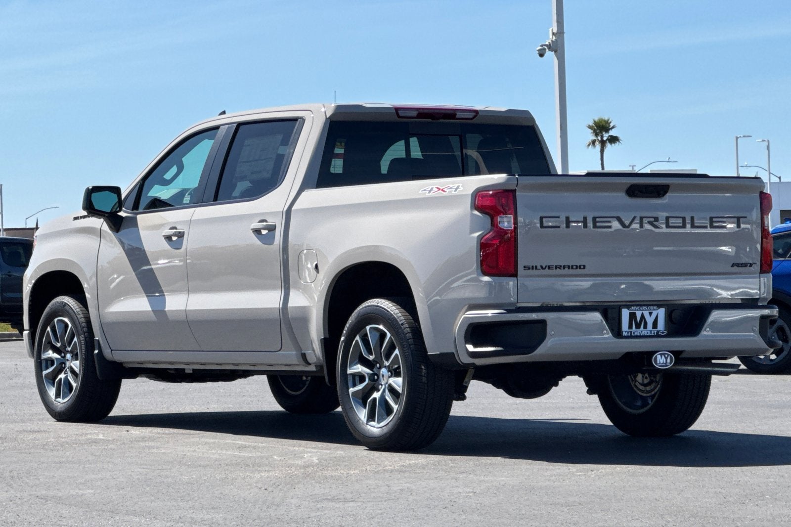 View vehicle photo 6