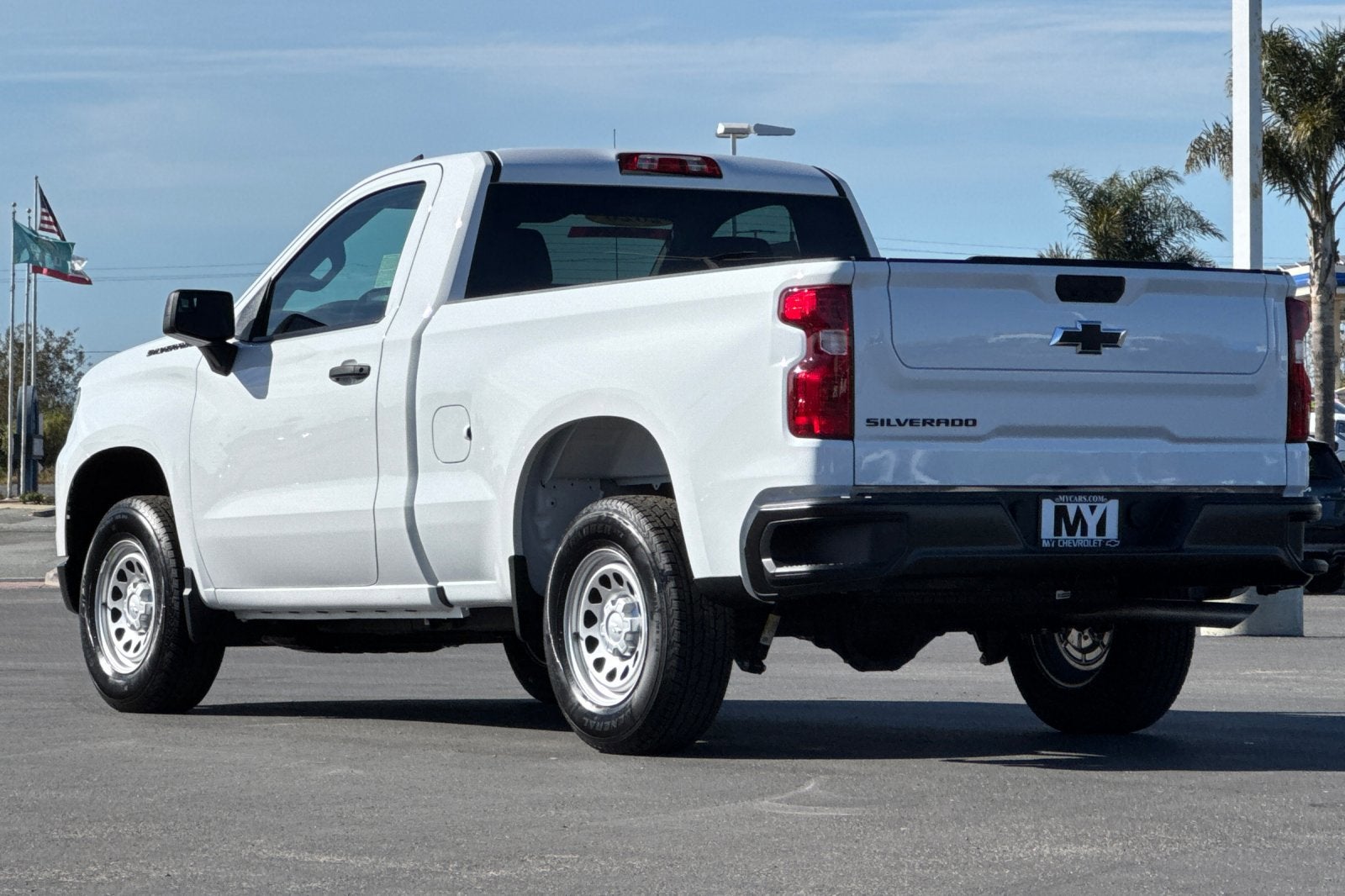 View vehicle photo 6