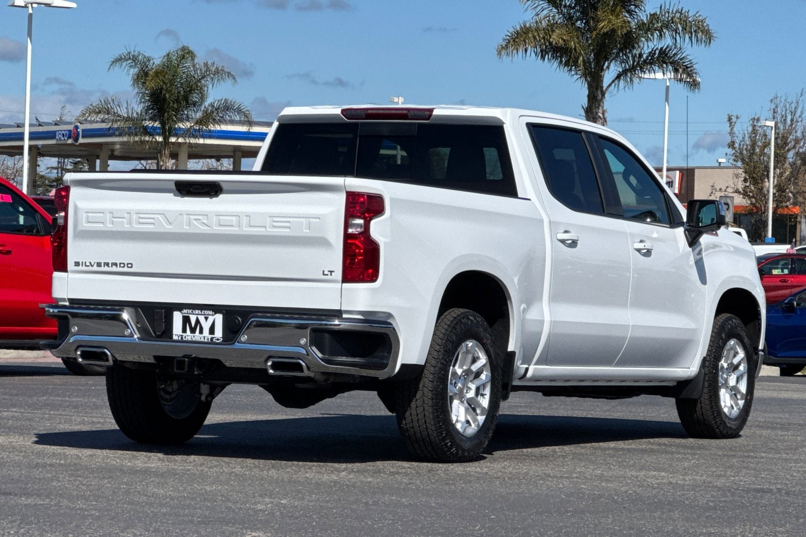 View vehicle photo 4