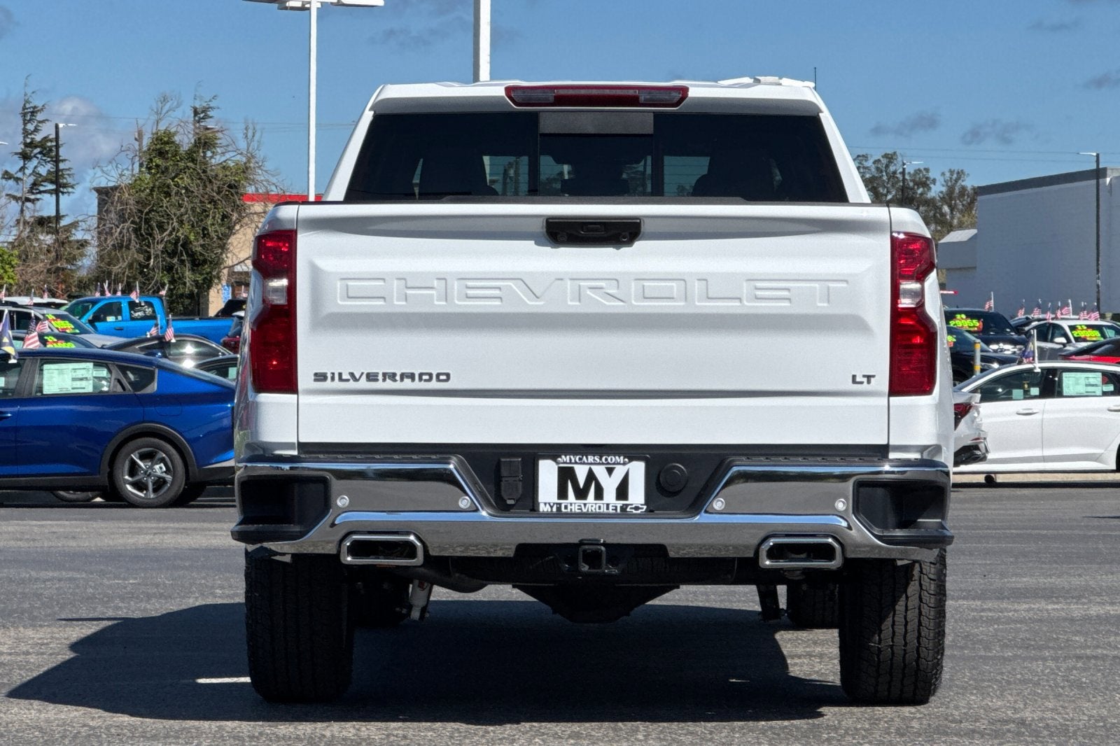 View vehicle photo 5