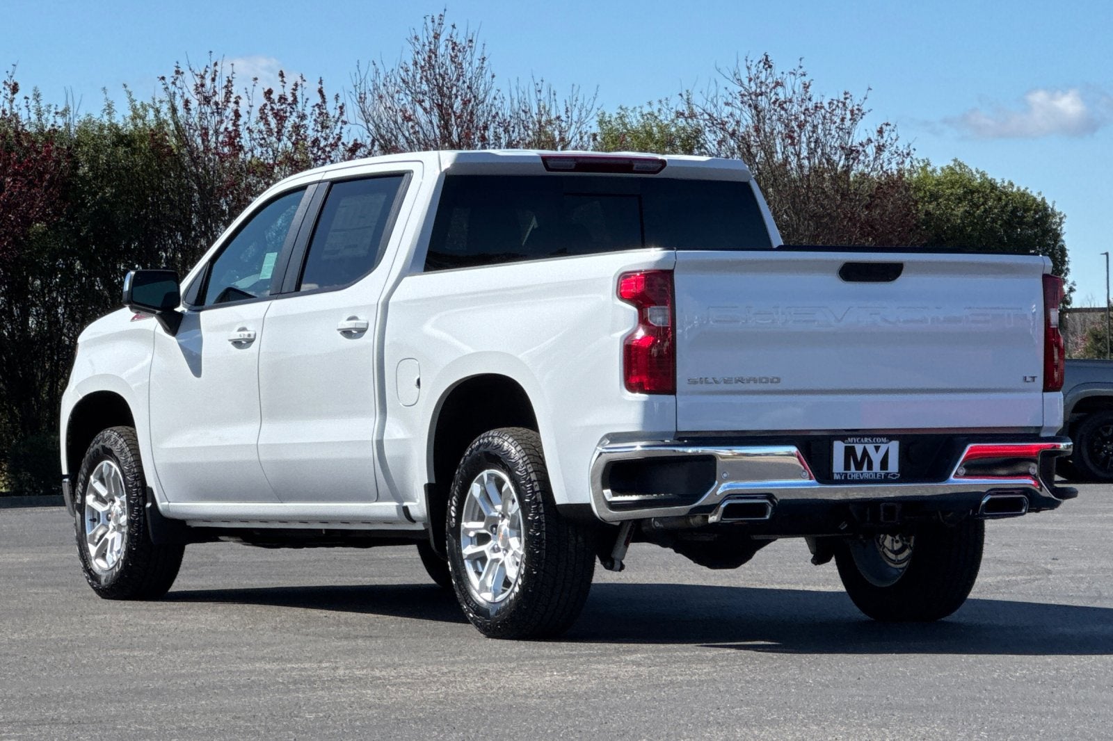 View vehicle photo 6