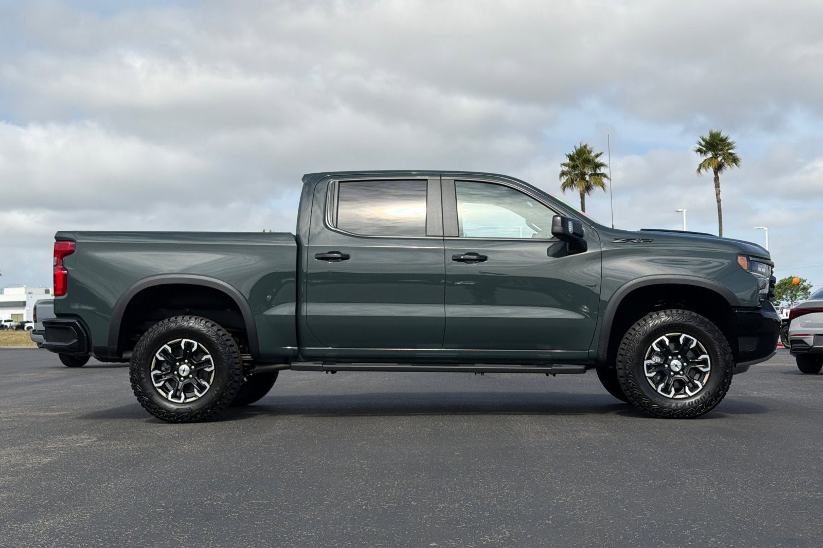 View vehicle photo 3