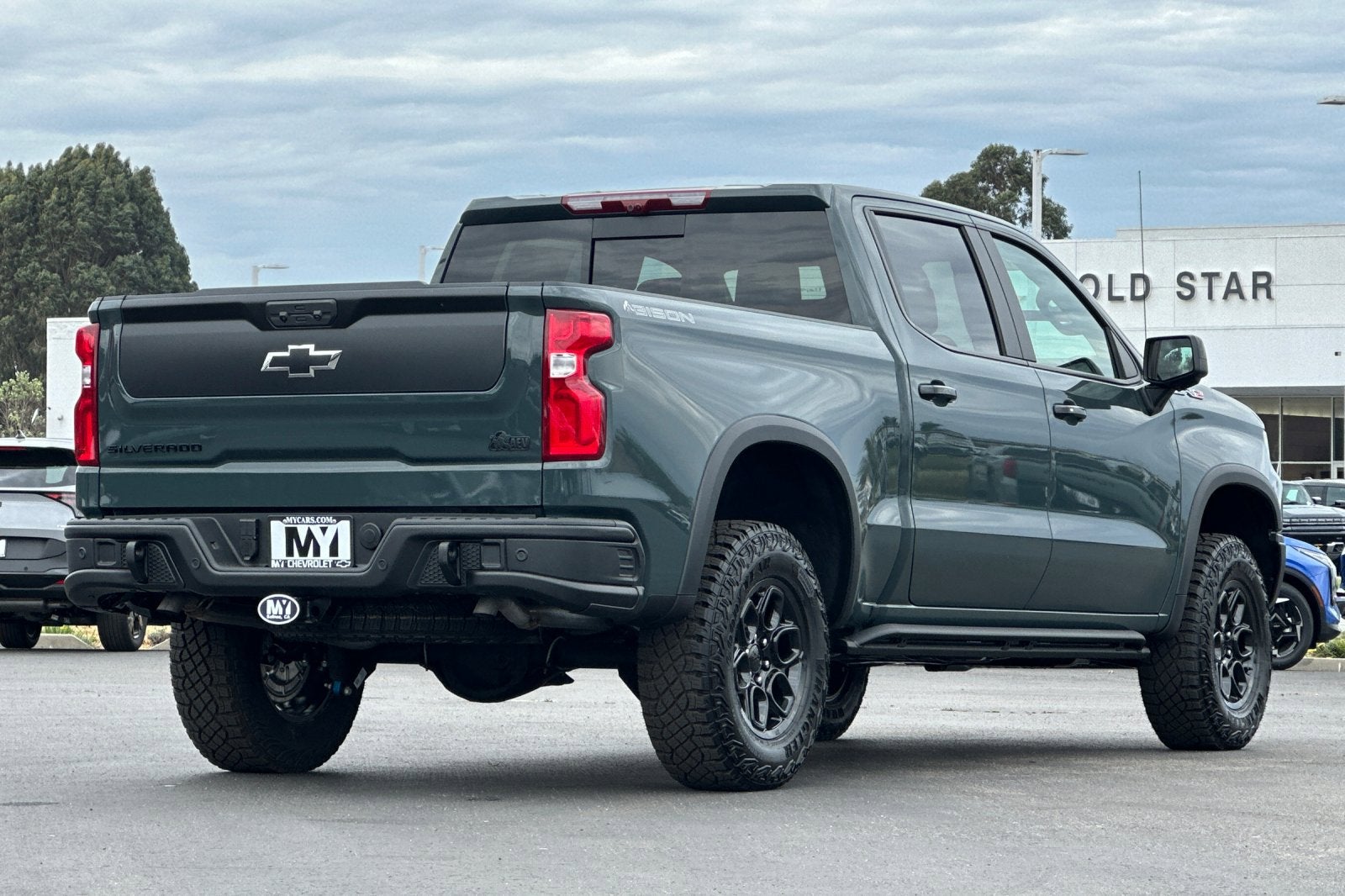 View vehicle photo 4
