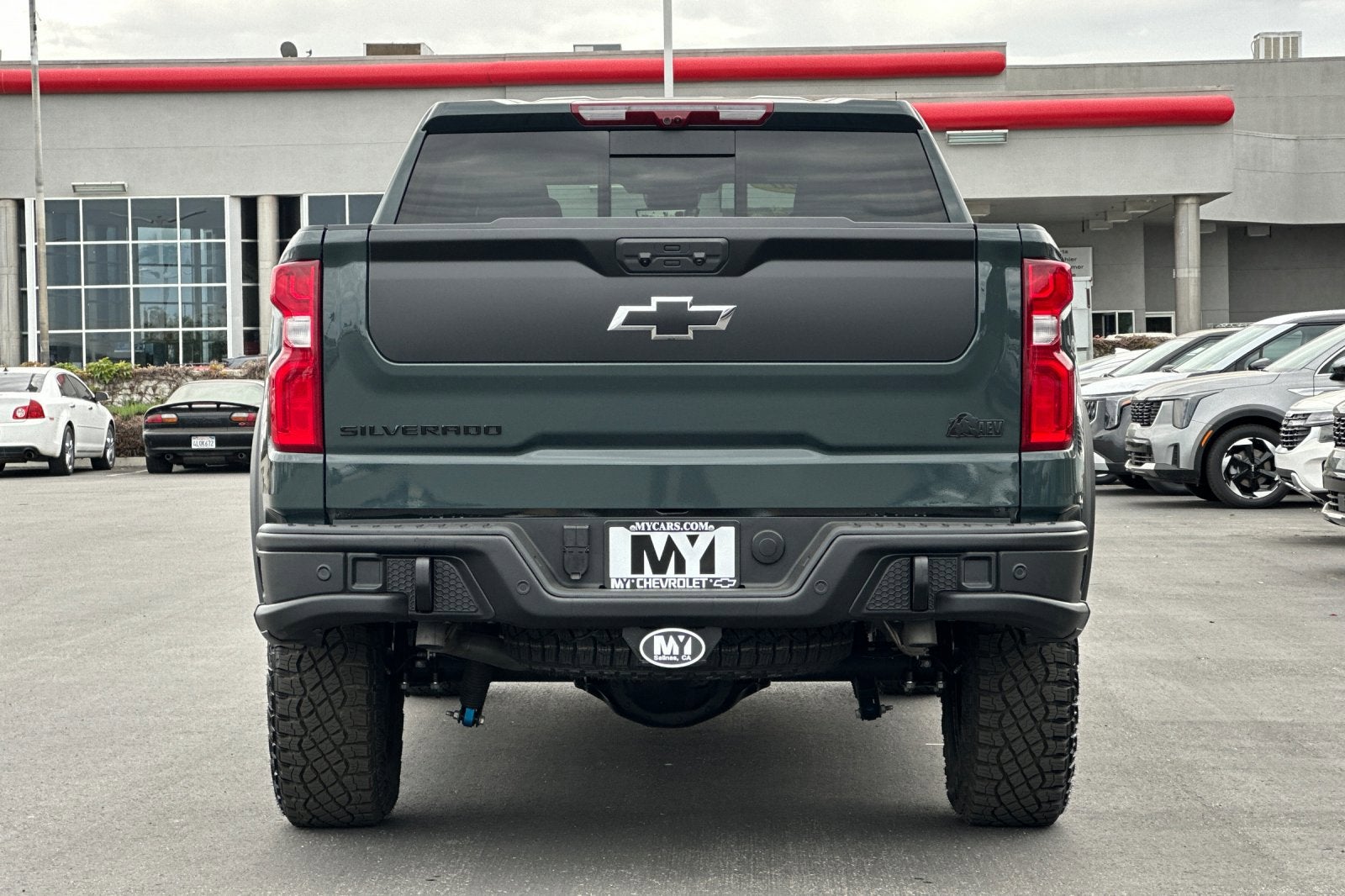 View vehicle photo 5