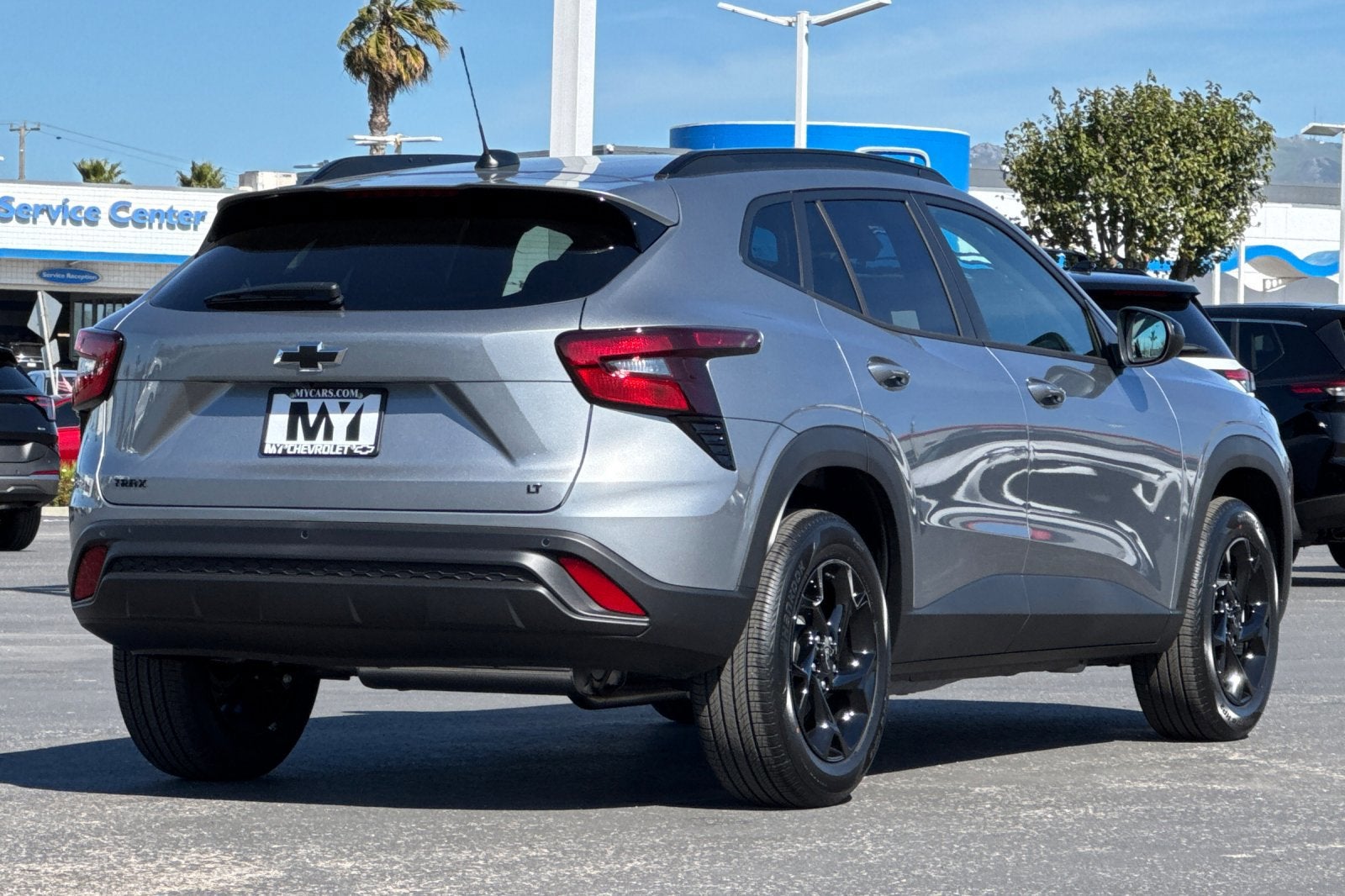 View vehicle photo 4