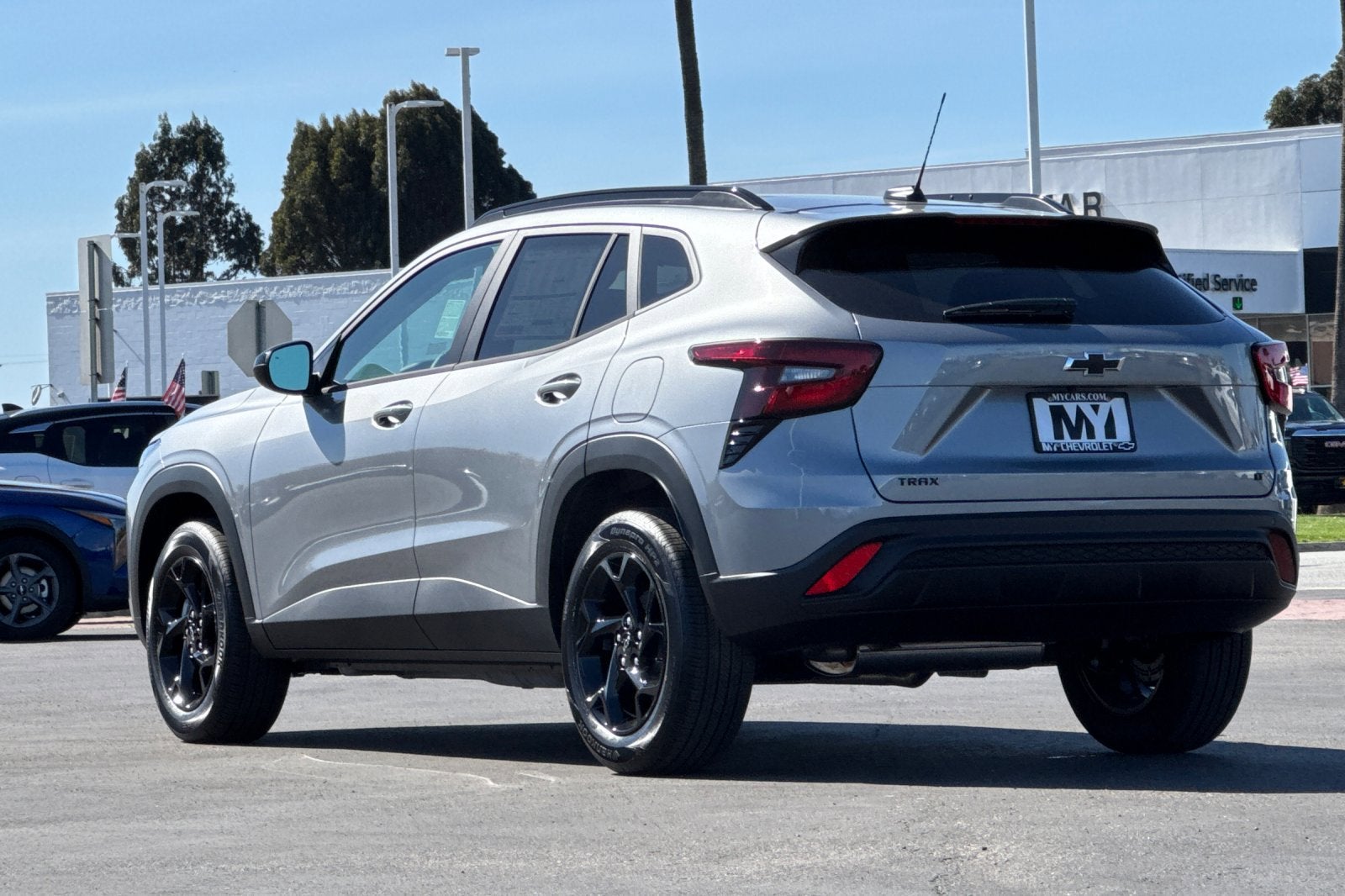 View vehicle photo 6