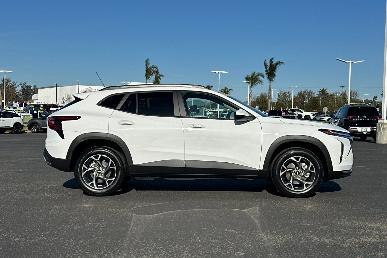 View vehicle photo 3