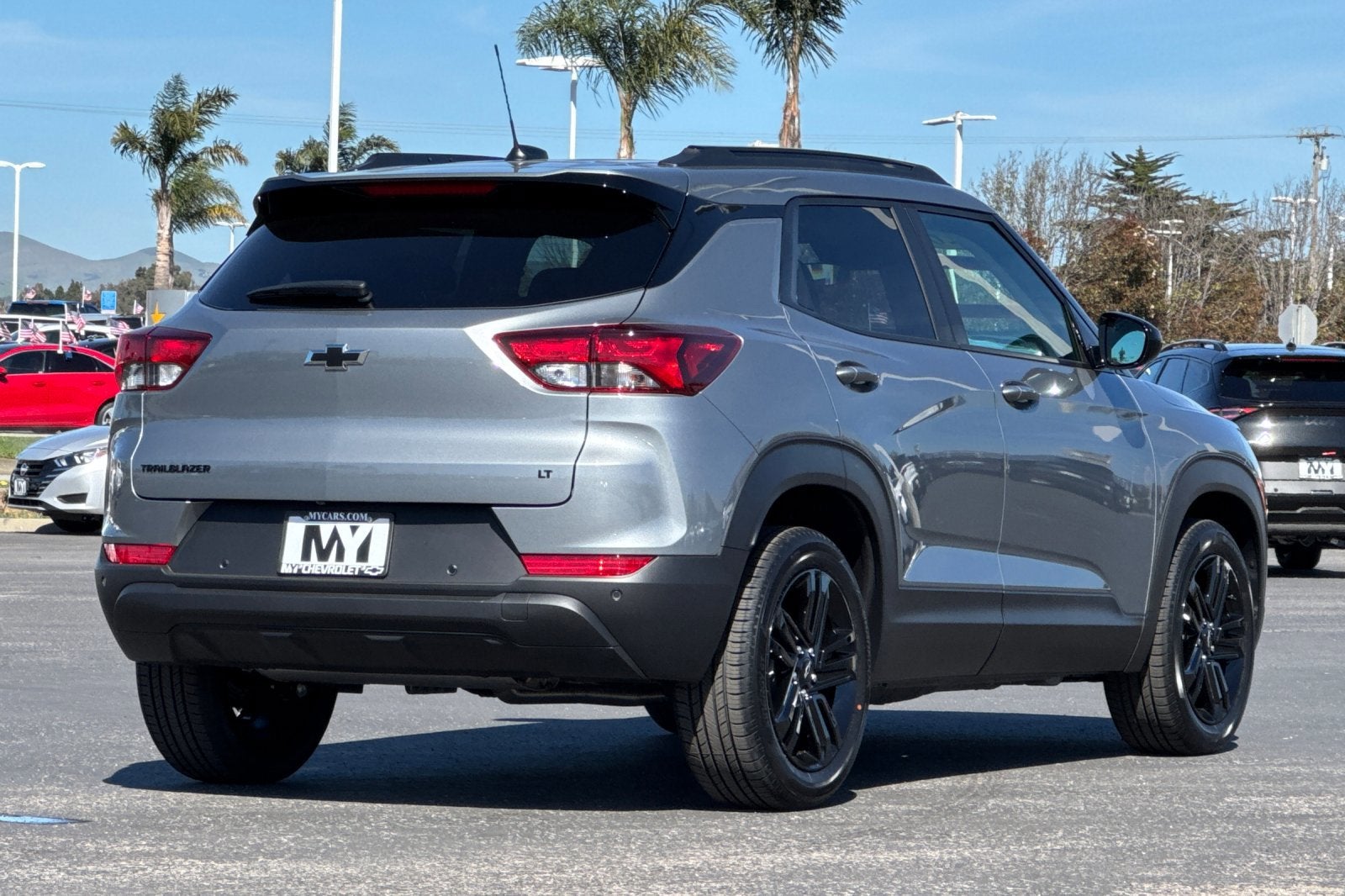 View vehicle photo 4