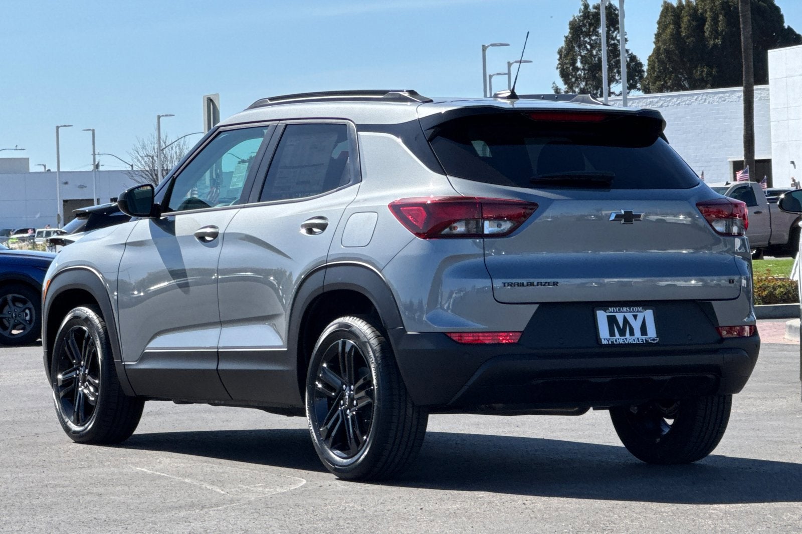 View vehicle photo 6