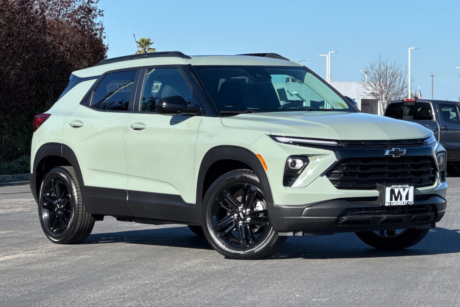 View vehicle photo 2