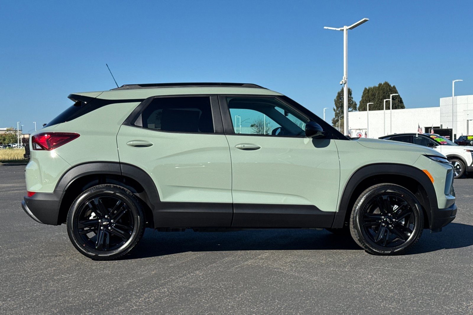 View vehicle photo 3