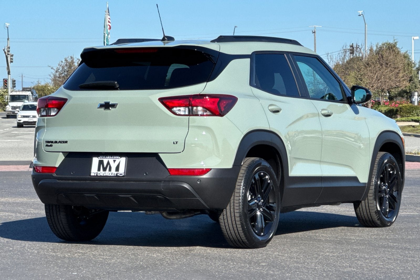 View vehicle photo 4