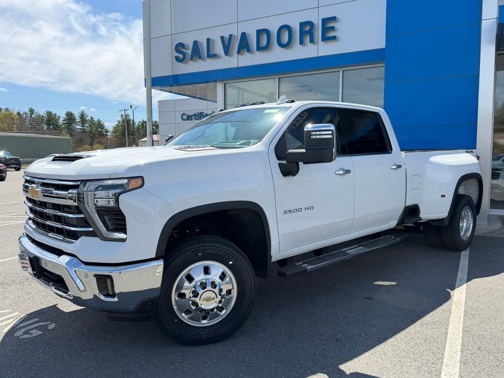 Summit White 2026 Chevrolet Silverado 3500HD Pickup Truck Four-Wheel Drive Automatic