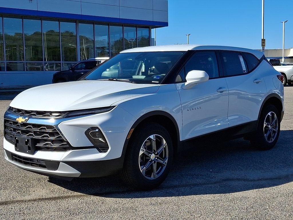 Summit White 2026 Chevrolet Blazer SUV / Crossover  Automatic