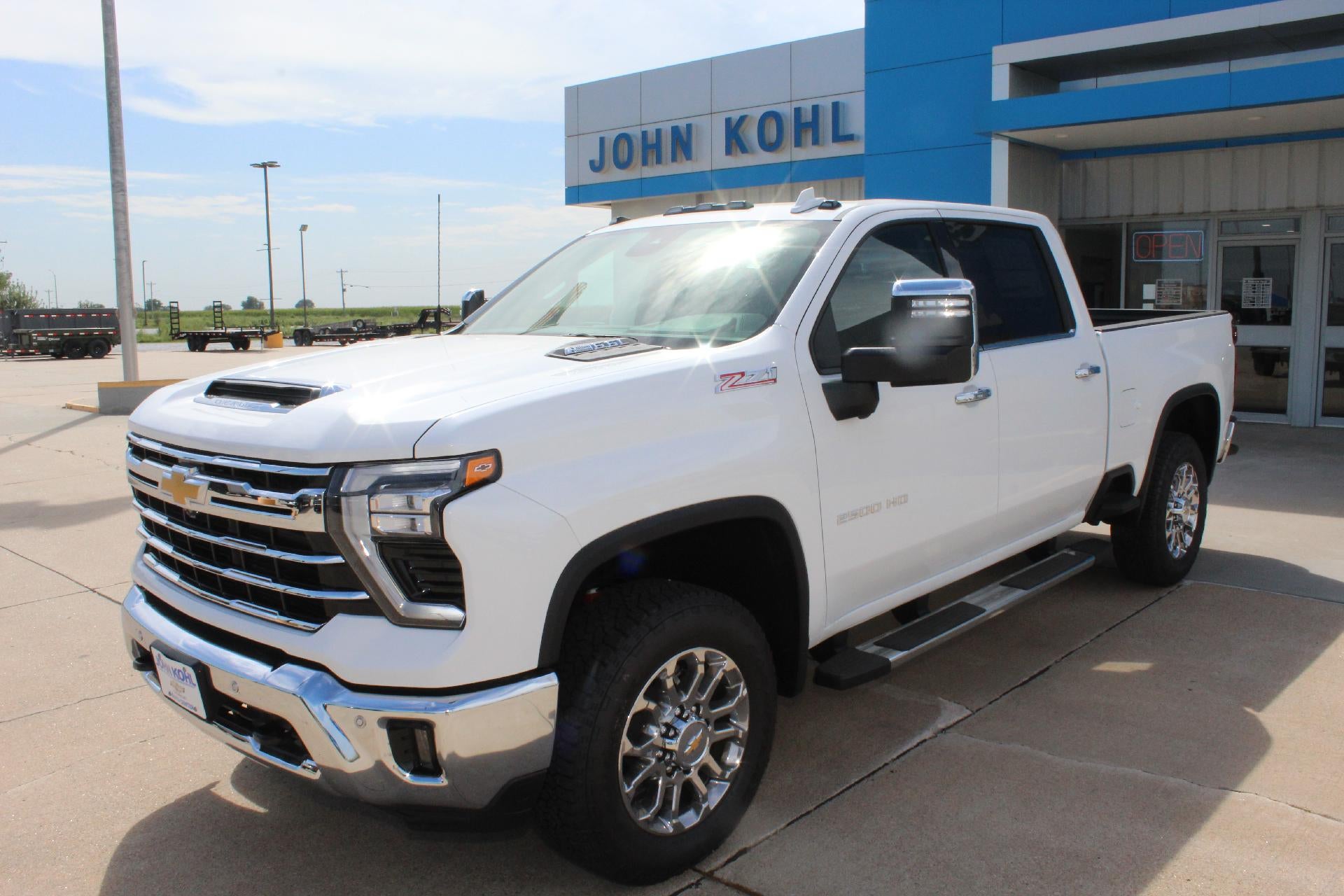 Summit White 2026 Chevrolet Silverado 2500HD Pickup Truck Four-Wheel Drive Automatic