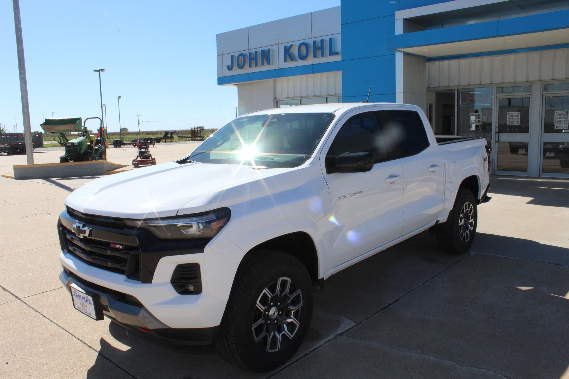 Summit White 2026 Chevrolet Colorado Pickup Truck Four-Wheel Drive Automatic