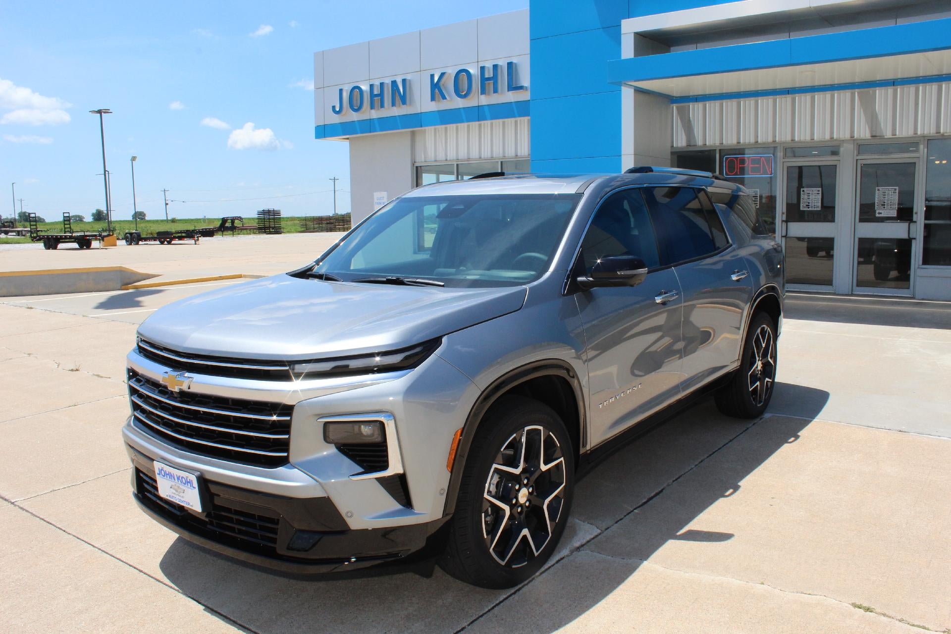 Sterling Gray Metallic 2026 Chevrolet Traverse SUV / Crossover Four-Wheel Drive Automatic