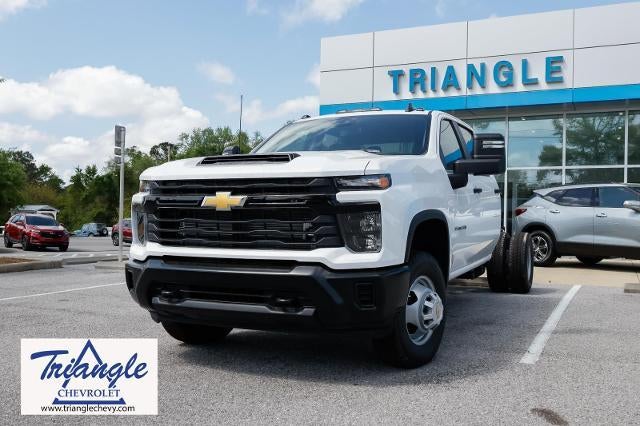 Summit White 2026 Chevrolet Silverado 3500HD Chassis Pickup Truck Four-Wheel Drive Automatic