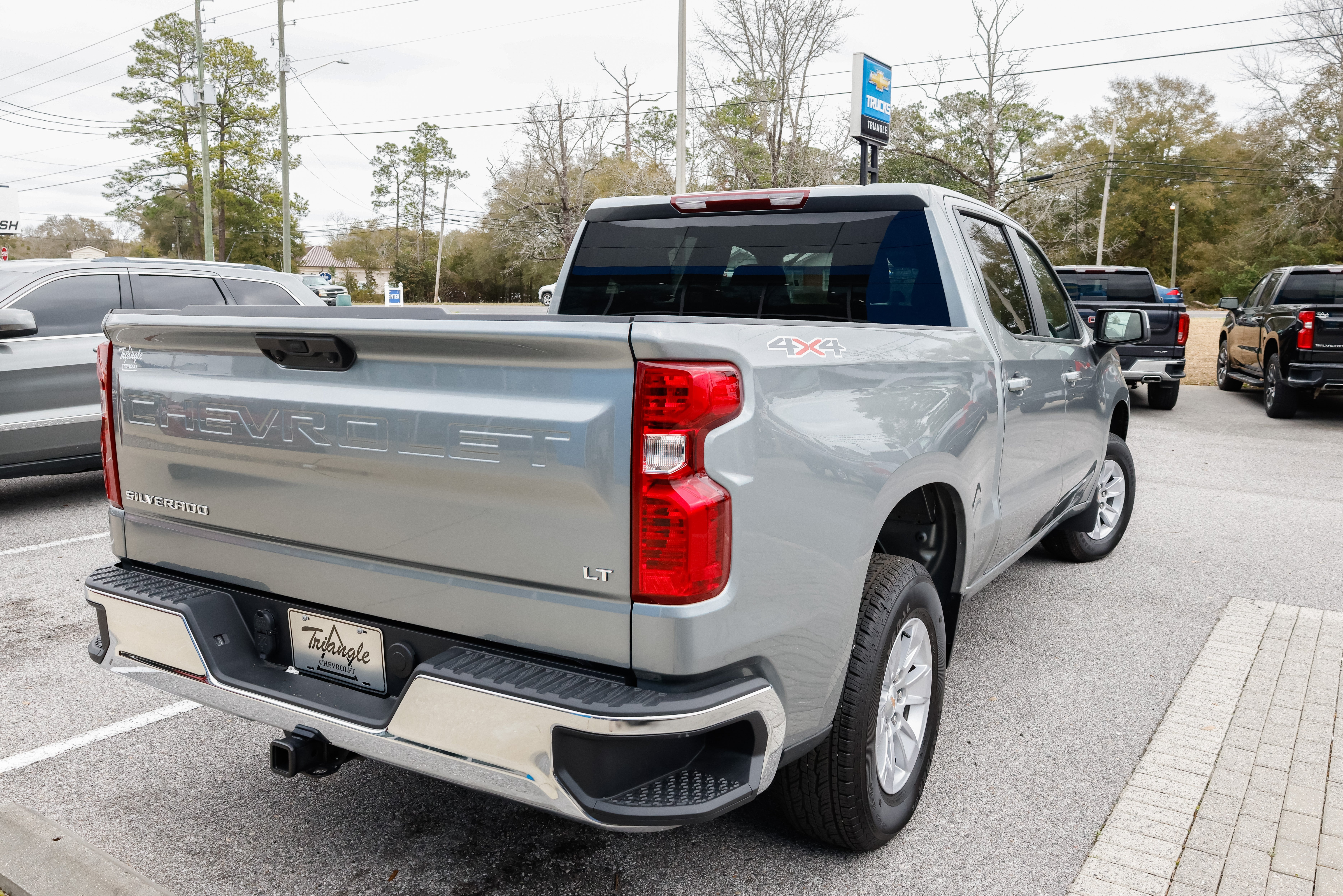 View vehicle photo 7