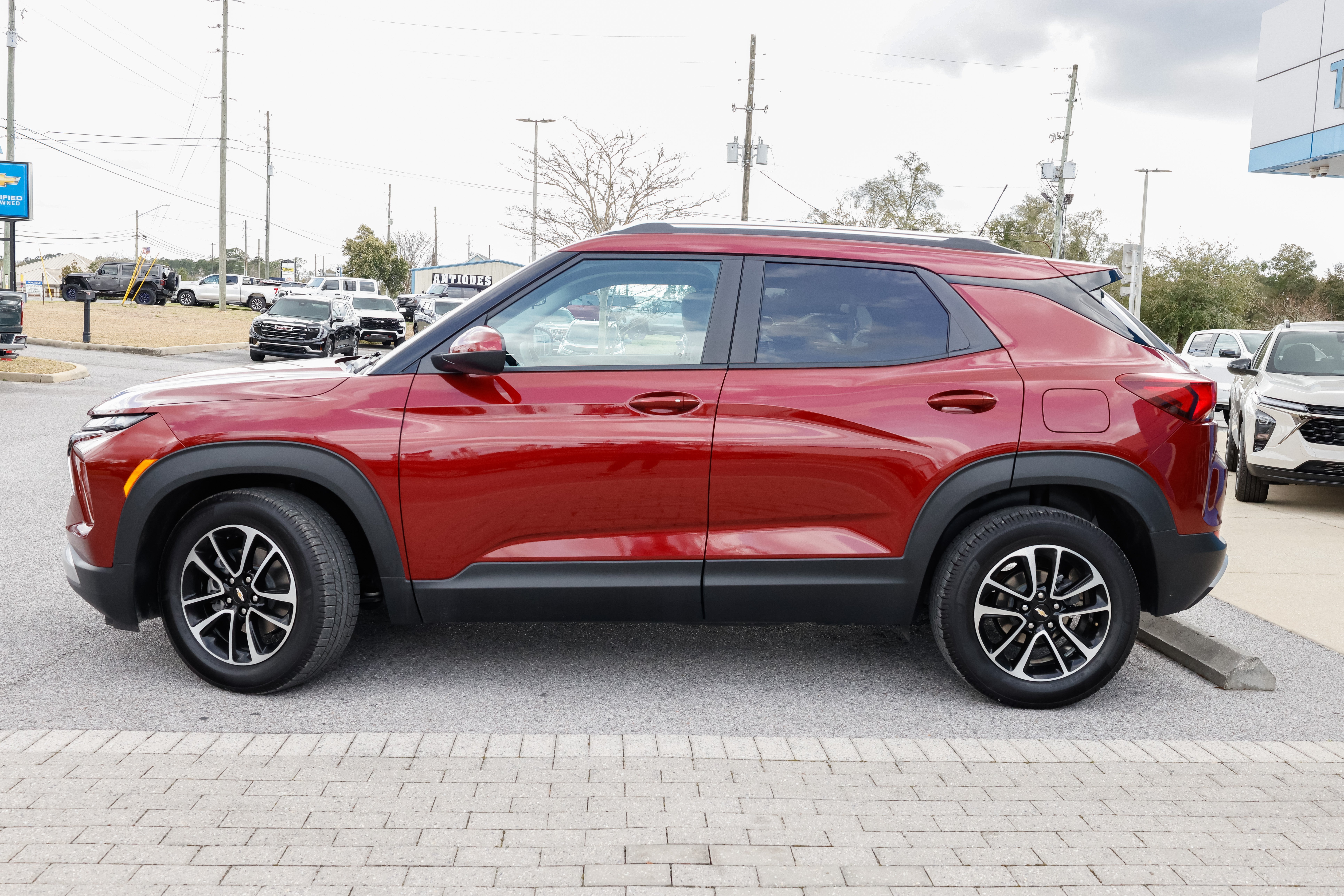 View vehicle photo 3