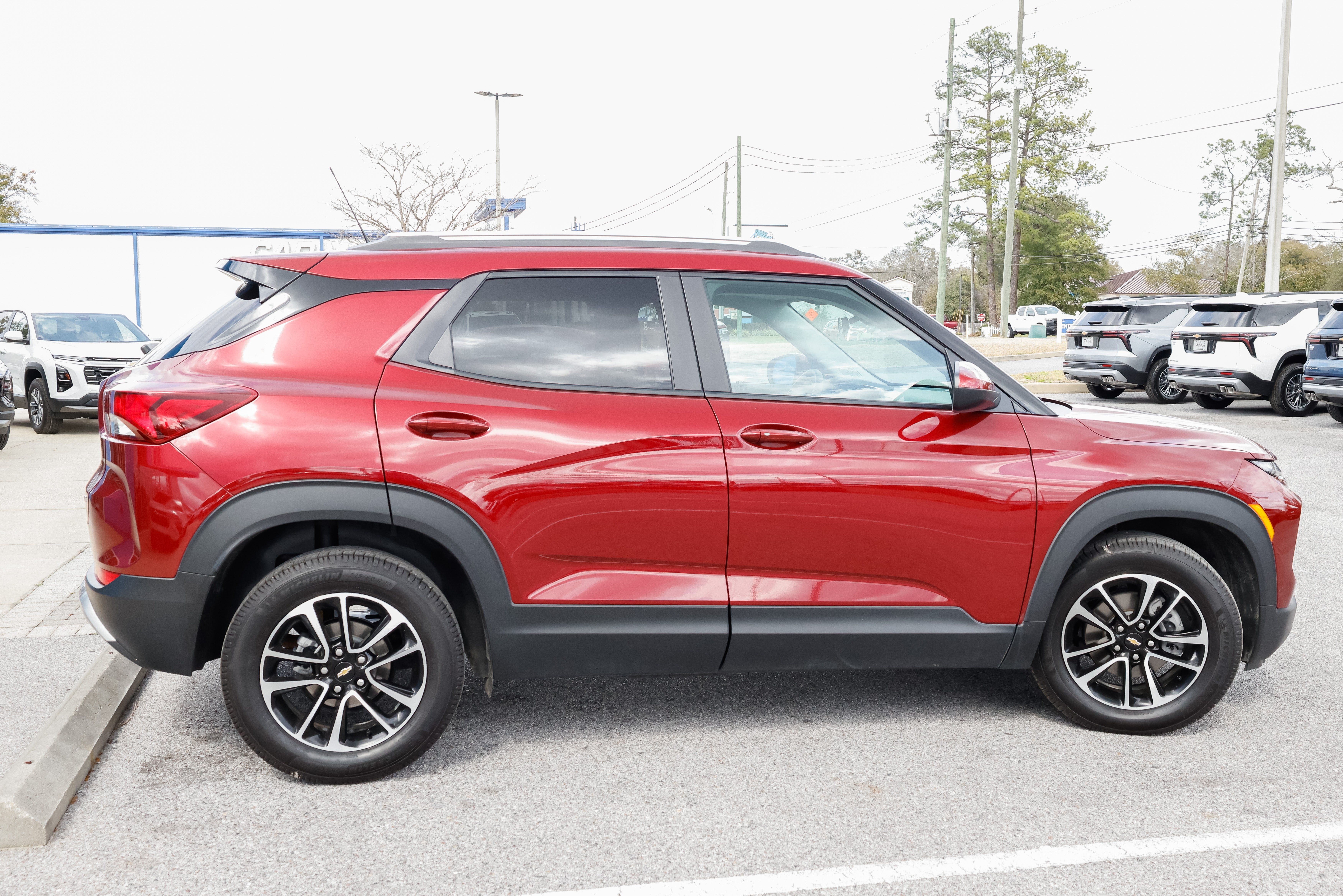 View vehicle photo 7