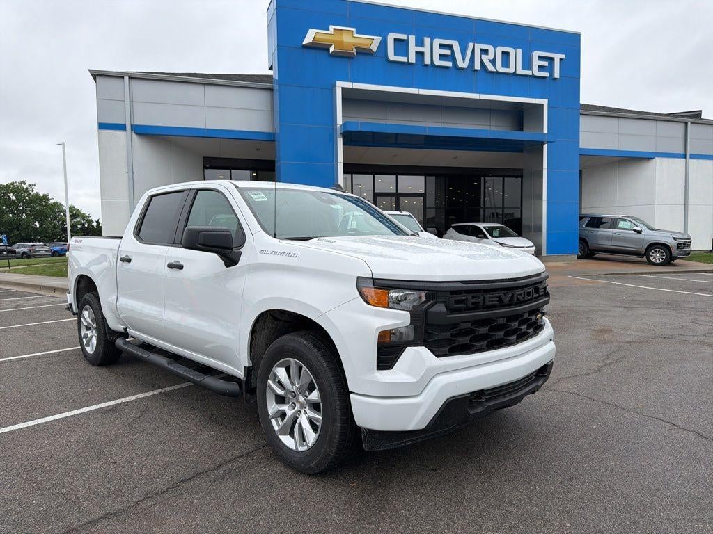 Summit White 2026 Chevrolet Silverado 1500 Custom Crew Cab 4WD Pickup Truck Four-Wheel Drive Automatic