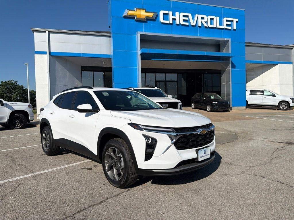 Summit White 2026 Chevrolet Trax SUV / Crossover Front-Wheel Drive Automatic