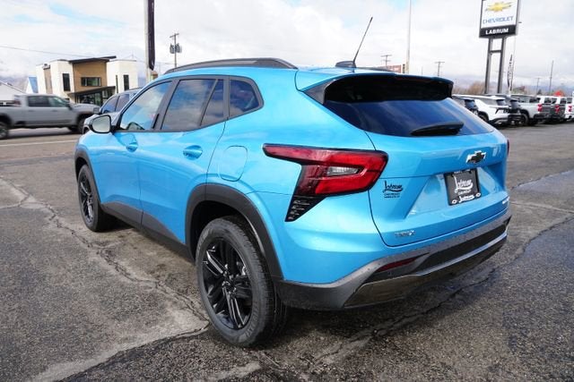 View vehicle photo 4
