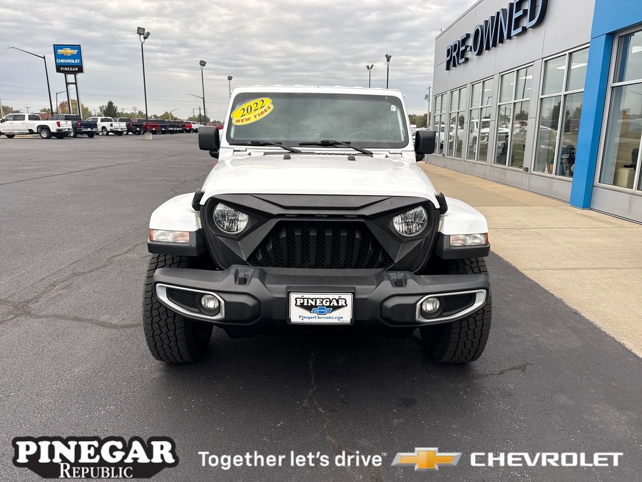 View vehicle photo 3