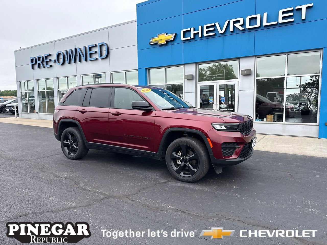 View vehicle photo 2