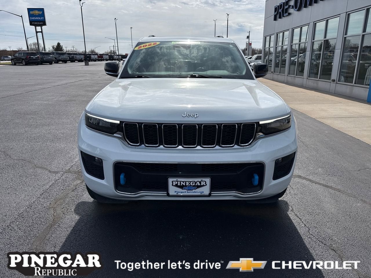 View vehicle photo 3