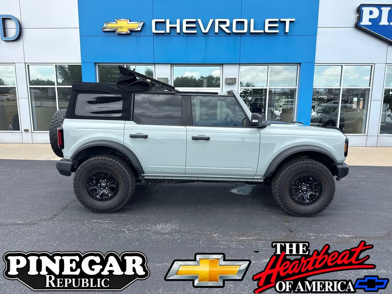  2023 Ford Bronco Wildtrak Advanced 4-Door 4WD   