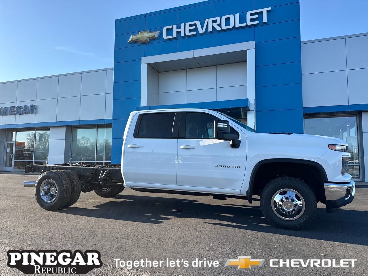 2026 Chevrolet Silverado 3500HD Chassis LT Crew Cab 4WD